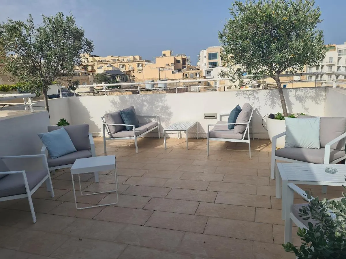 D Townhouse Apartment Sliema